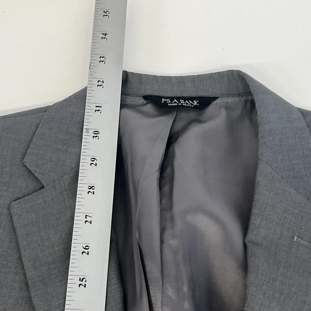 Jos A Bank Signature Suit Mens 42R 34x31 Gray Wool Silk Tailored Fit 2 Piece